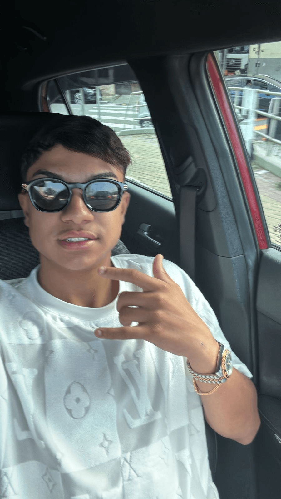 modelo usando drinho